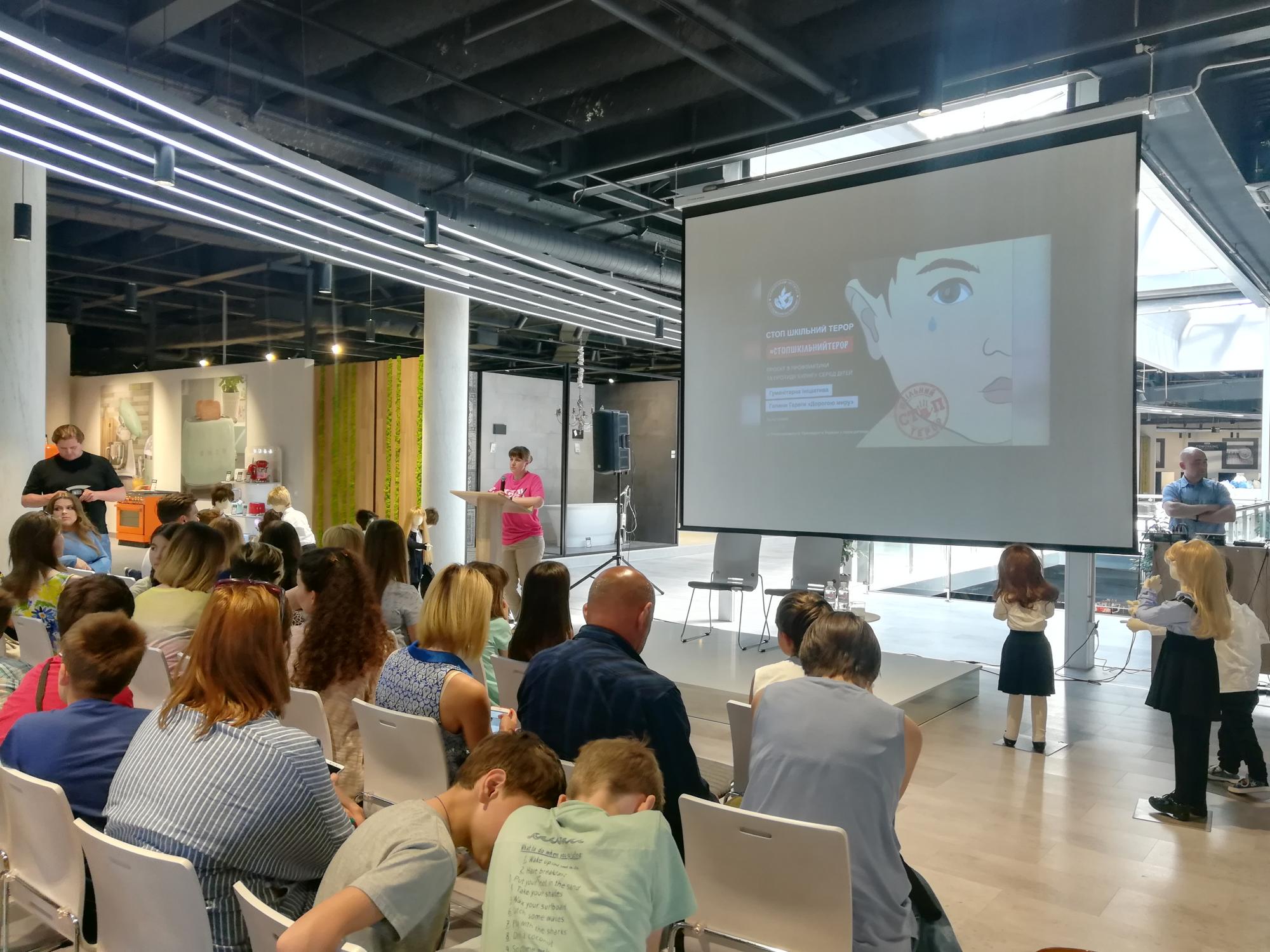 &quot;Можешь дать сдачи&quot;: украинские телеведущие рассказали детям, как не стать жертвой буллинга